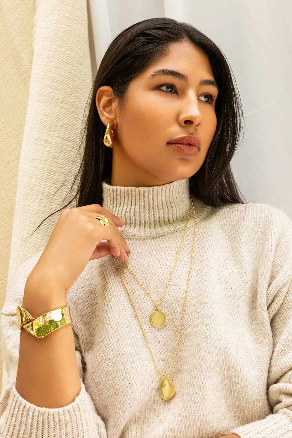 the Alexandra overlap cuff (lzybigoyc)