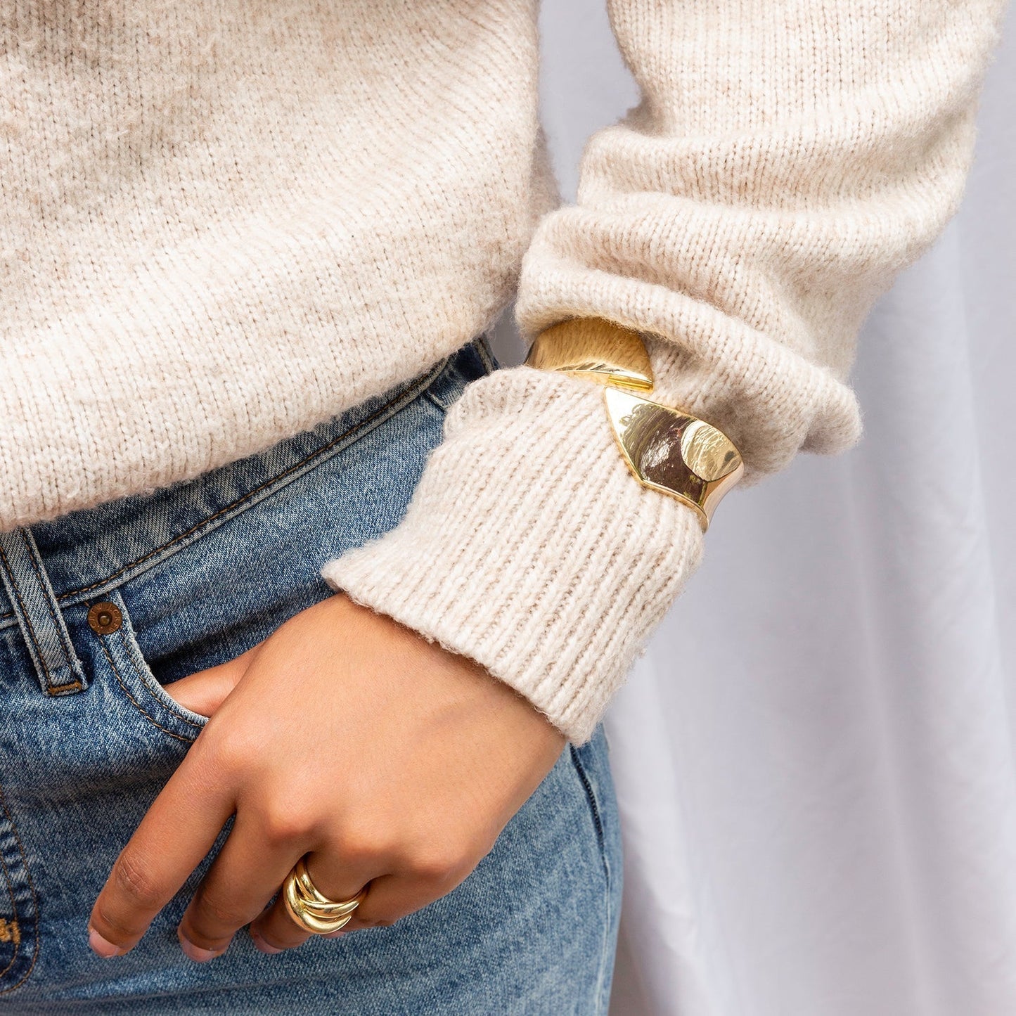 the Alexandra overlap cuff (lzybigoyc)