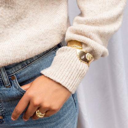 the Alexandra overlap cuff (lzybigoyc)