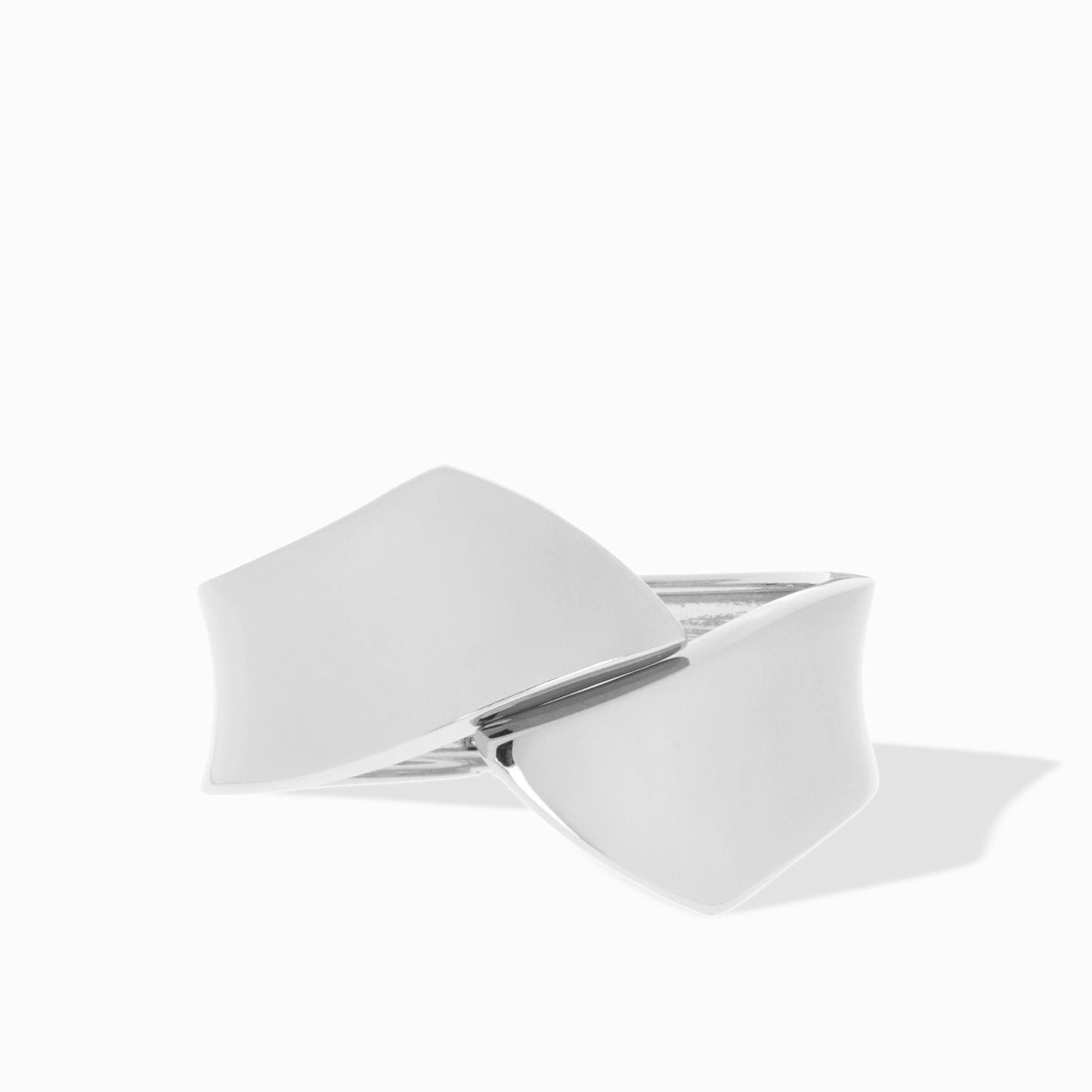 the Alexandra overlap cuff (lzybigoyc)